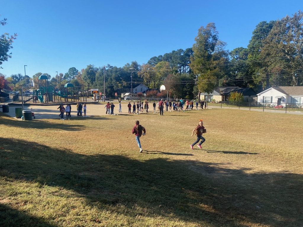 BirdwellTISD's tweet photo. Thank you to our specials team, parent volunteers, and sponsors that made today's Turkey Trot a success! The students had a blast competing, and the winners went home smiling with a turkey! https://t.co/UJHweVnKY4