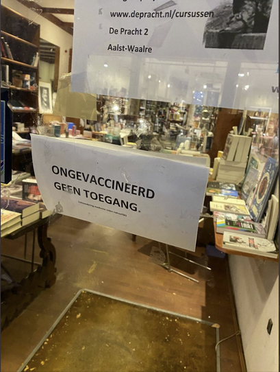PAVorstenbos's tweet photo. Boekhandel #Spijkerman begint eigenhandig alvast aan nog verdere uitsluiting?! het staat op de site! "Mijn strijd" van A. Hi tler is daar uiteraard te koop! Groots ingekocht! Als uw stempelkaart vol is, krijgt u tevens het beroemde boek van H. Malot...
https://t.co/l4O3zZ8dOH https://t.co/VsWxxV0neF
