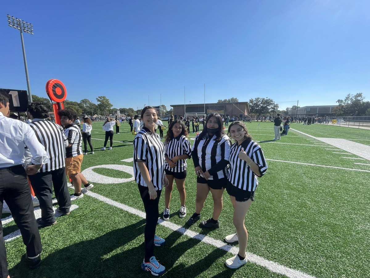 FutureOfficials's tweet photo. Great job @SpringWoodsHigh at the annual Unified Football Game!
#Allmeansall #SpringWoods #UnifiedFootball @sbisdathletics @SBISD https://t.co/eIf3b0Y1aB