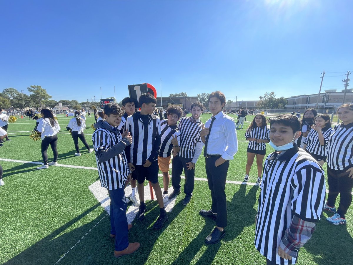 FutureOfficials's tweet photo. Great job @SpringWoodsHigh at the annual Unified Football Game!
#Allmeansall #SpringWoods #UnifiedFootball @sbisdathletics @SBISD https://t.co/eIf3b0Y1aB