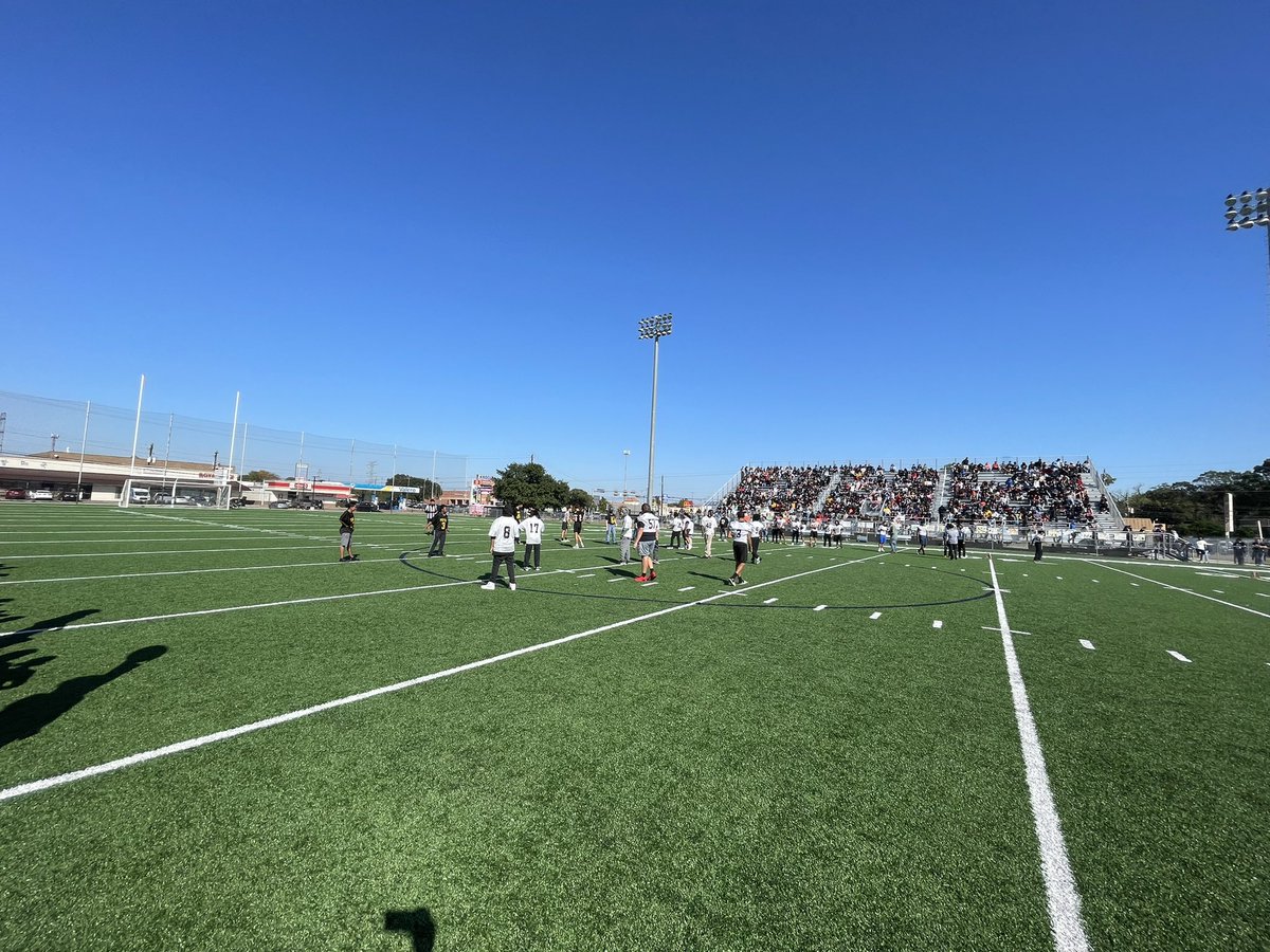 FutureOfficials's tweet photo. Great job @SpringWoodsHigh at the annual Unified Football Game!
#Allmeansall #SpringWoods #UnifiedFootball @sbisdathletics @SBISD https://t.co/eIf3b0Y1aB