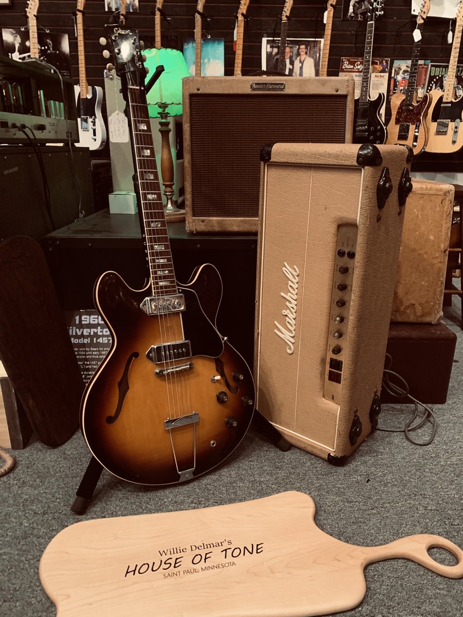 williesguitars's tweet photo. A 1968 Gibson ES-330 but a rare long neck. Then a 50's tweed Harvard above. Plus a '78 Marshall 50 in rare color. What fun! #Marshall #Tweedfender #mycatlovesmyguitar https://t.co/TEXnVtKUK4