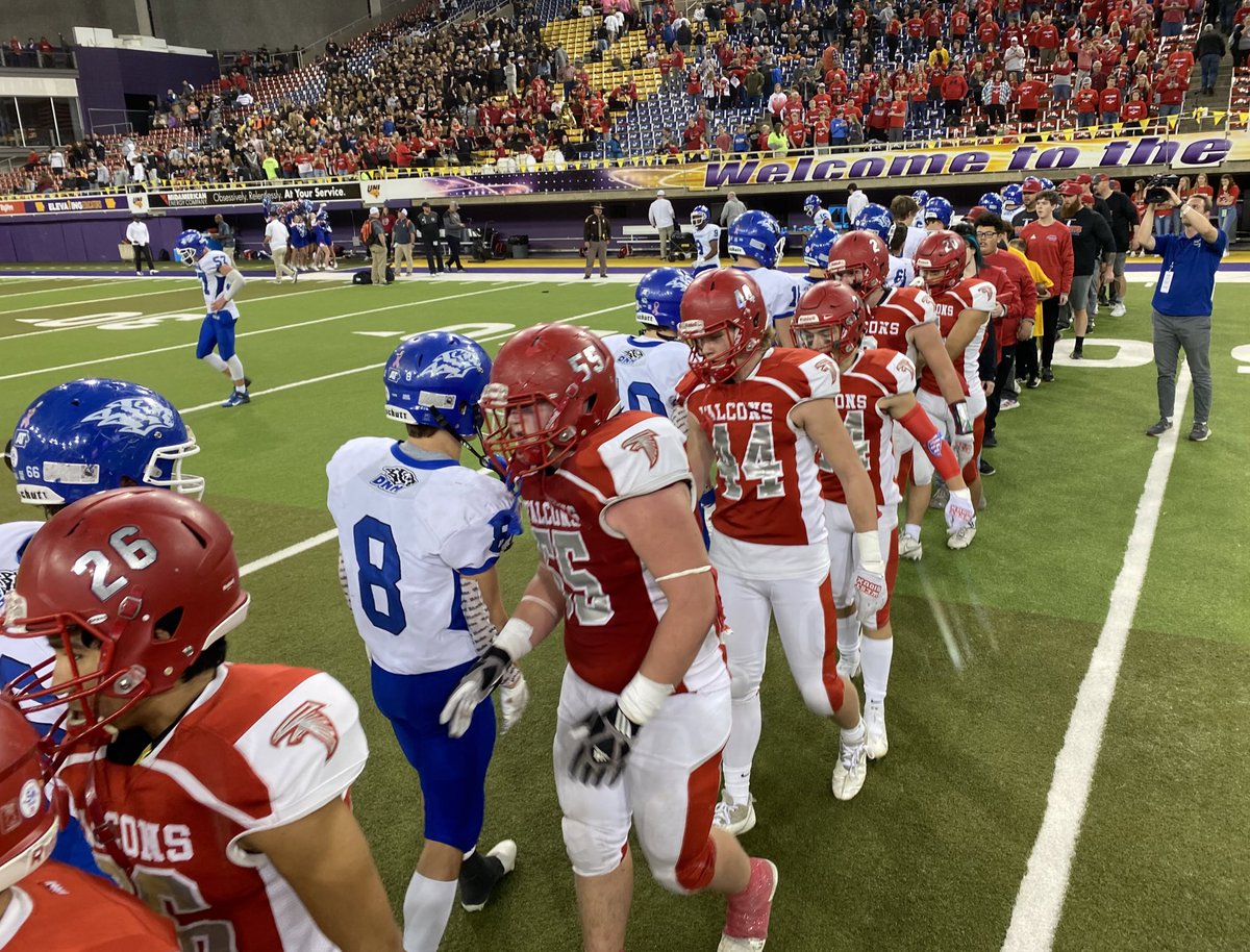 Final in 2OT: West Sioux 24, Dike-New Hartford 21. Falcons are headed back to the Class 1A #iahsfb final! Noel Lopez hits the game-winning FG after a wild, statistically-lopsided semifinal. 
🏈 iahsaa.org/football/state…