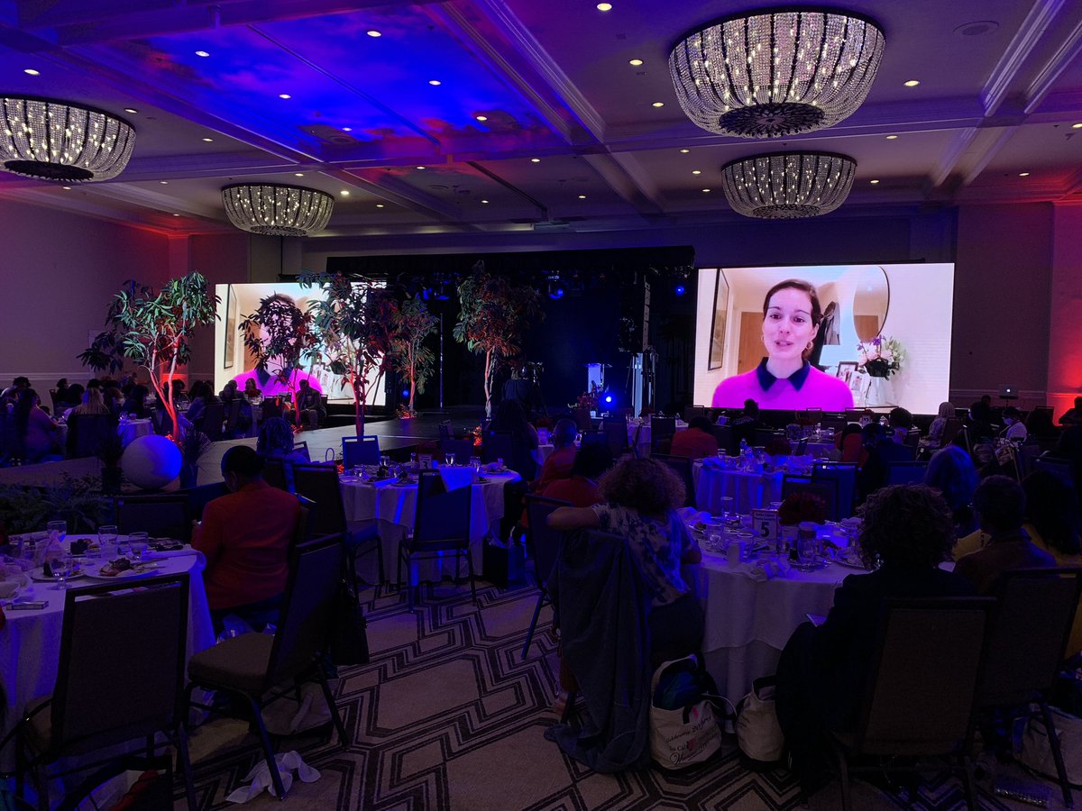 Rachel Fellowes is founder of Yoke, a well-being consultancy that helps businesses create sustainable and resilient performance cultures. She joins us online  to teach on “What is Your New Better”, an approach to better human sustainability