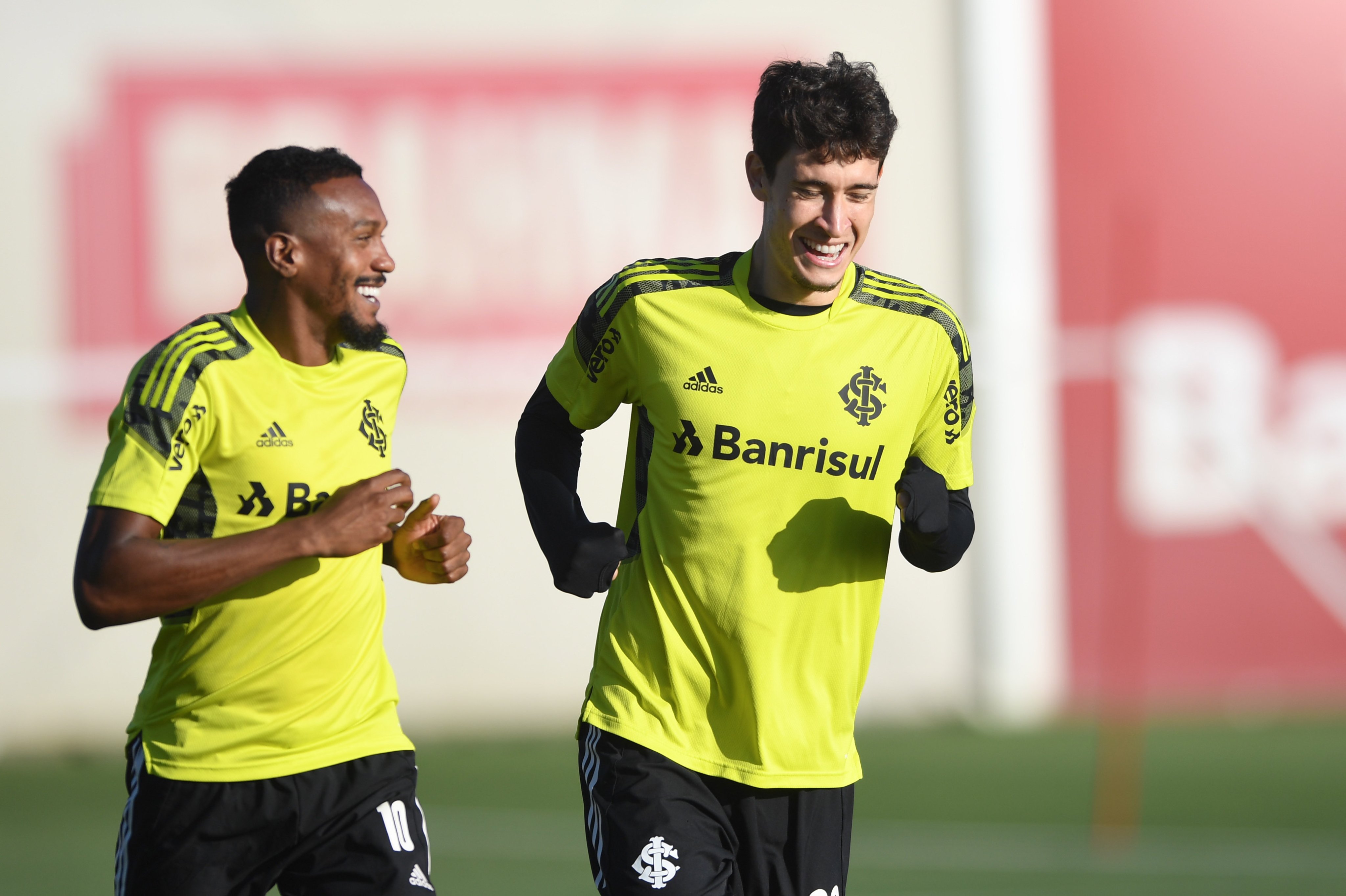 Em clima descontraído, o Colorado finalizou a preparação para este duelo diante do Furacão. Foto: SC Internacional/Twitter