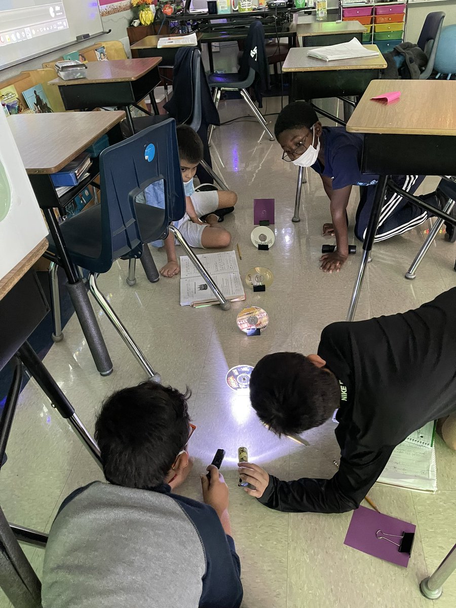 TinaMireles1's tweet photo. How does light travel? Today our 3rd graders did an investigation to find out!#RootEdRoanForest #theNEISDway #3rdGradeRocks #GoRoanForestGo @roanforestneisd https://t.co/uO1SP0o3Jn