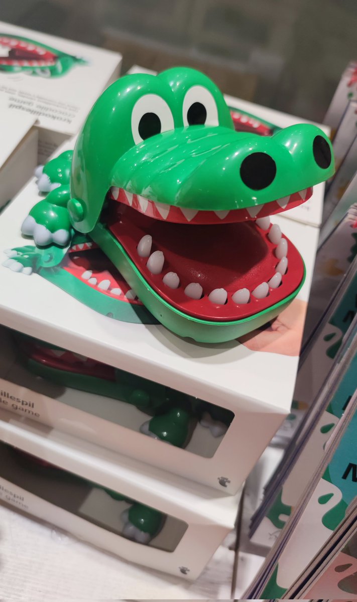 luiscmelli's tweet photo. Cuántas tardes de risas en familia nos ofreció este famoso Cocodrilo.
Hoy me lo volví a encontrar y me hizo recordar momentos únicos e inolvidables de mi infancia. 🤗♥️
#CocodriloSacamuelas
#Retro80 #Retro90
#RecuerdosDeLaInfancia
#juegosdeltiempo https://t.co/LwnVhn2hG9
