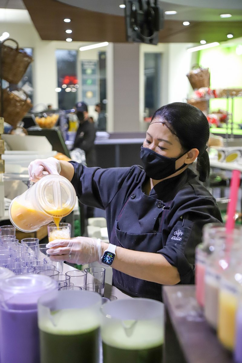 CarletonDining's tweet photo. We are so happy to feature one of our amazing cooks in the caf, Lily! 👩‍🍳 She prepared some delicious Bubble Tea 🧋 flavours for our students tonight! If you haven't already, stop by to grab your favourite flavour before they are all gone! @Carleton_U #bubbletea #cookfeature https://t.co/koTpZqgZbv