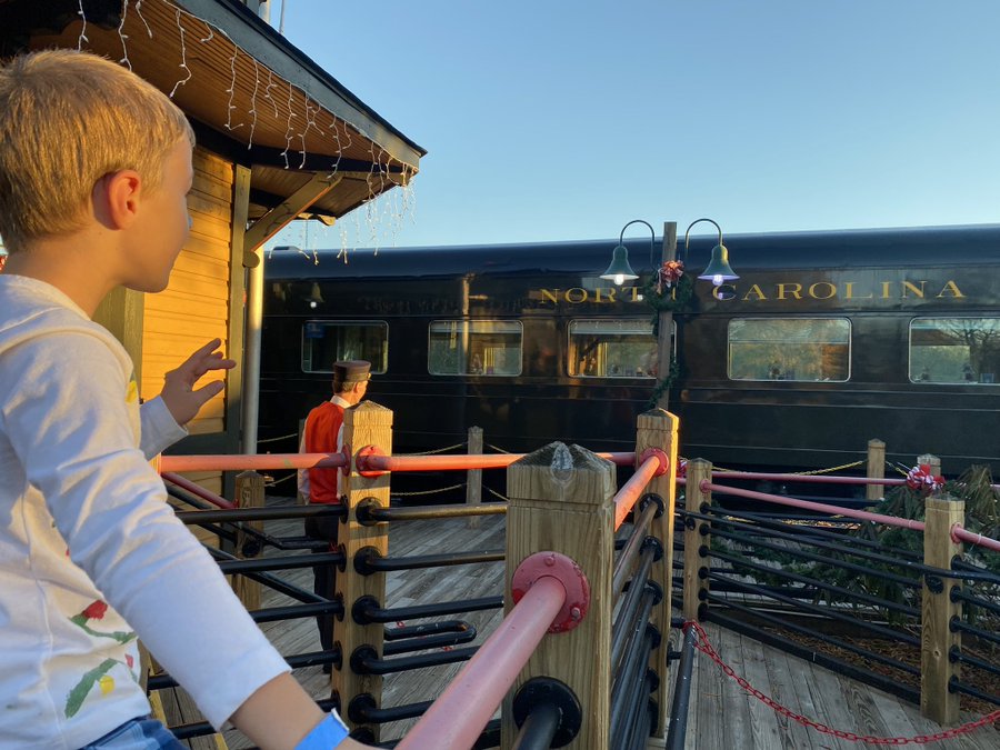 Polar Express Train Ride Covid 19 Vaccine Testing Requirements Wcnc Com