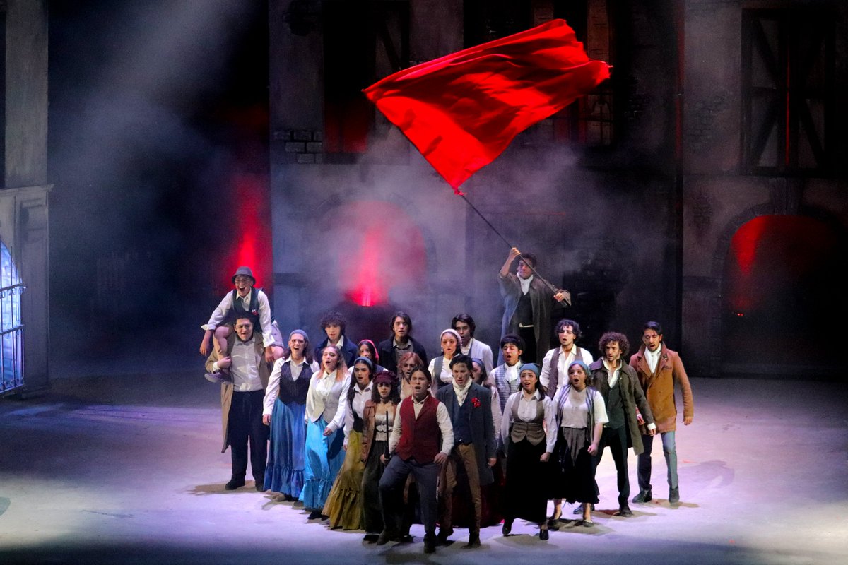 Inició la puesta en escena “Les Misérables” en el nuevo auditorio del Instituto Oriente. Con 44 actores en escena y 30 músicos en vivo, el clásico más grande de todos los tiempos comenzó temporada de presentaciones para el público en general.