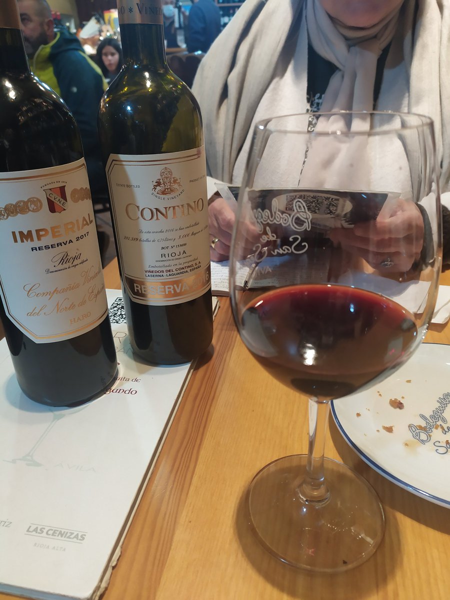 Msol59's tweet photo. Pues mira, hoy nos ha dado x la 🍷🍷👌🏿😎👍🏾 #BodeguitaDeSanSegundo😉😘 https://t.co/y8yFRTg6rW