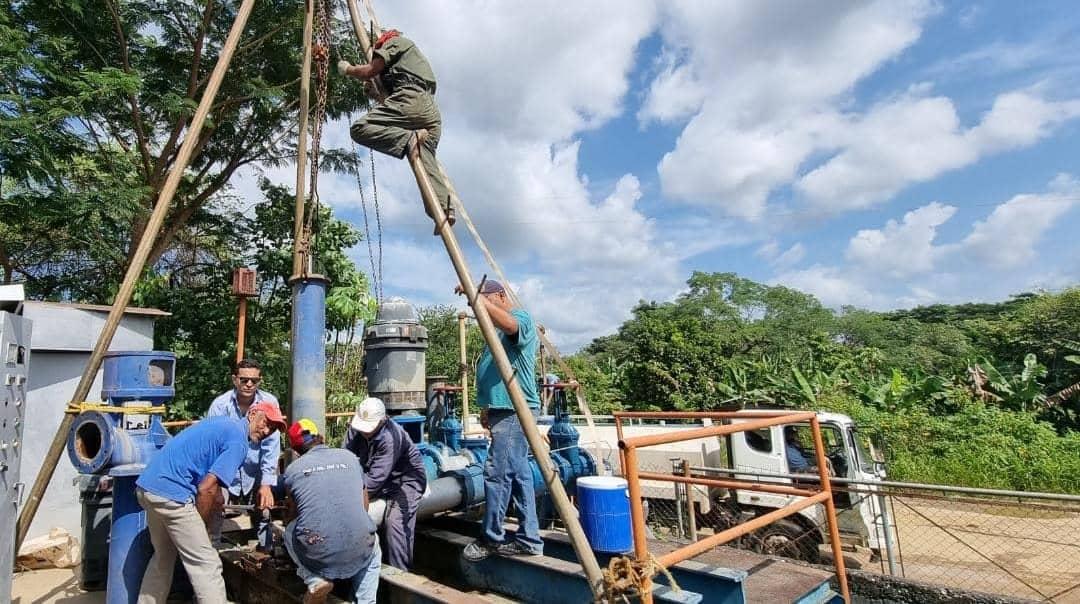 1/2. El <a href="/minaguasoficial/">Ministerio del P.P. de Atención de las Aguas</a> a través de ADC e <a href="/Hidrocentro2011/">HIDROCENTRO OFICIAL</a> realizaron la puesta en funcionamiento de la línea 3 de la estación de bombeo Los Motores, en el mcpio Ezequiel Zamora, logrando la distribución de agua potable... <a href="/NicolasMaduro/">Nicolás Maduro</a> <a href="/R_MarcoTorres/">Rodolfo Marco Torres</a> <a href="/INDASASA/">Indalecio Sánchez</a> <a href="/Gob_Cojedes/">Gobierno Bolivariano de Cojedes</a>
