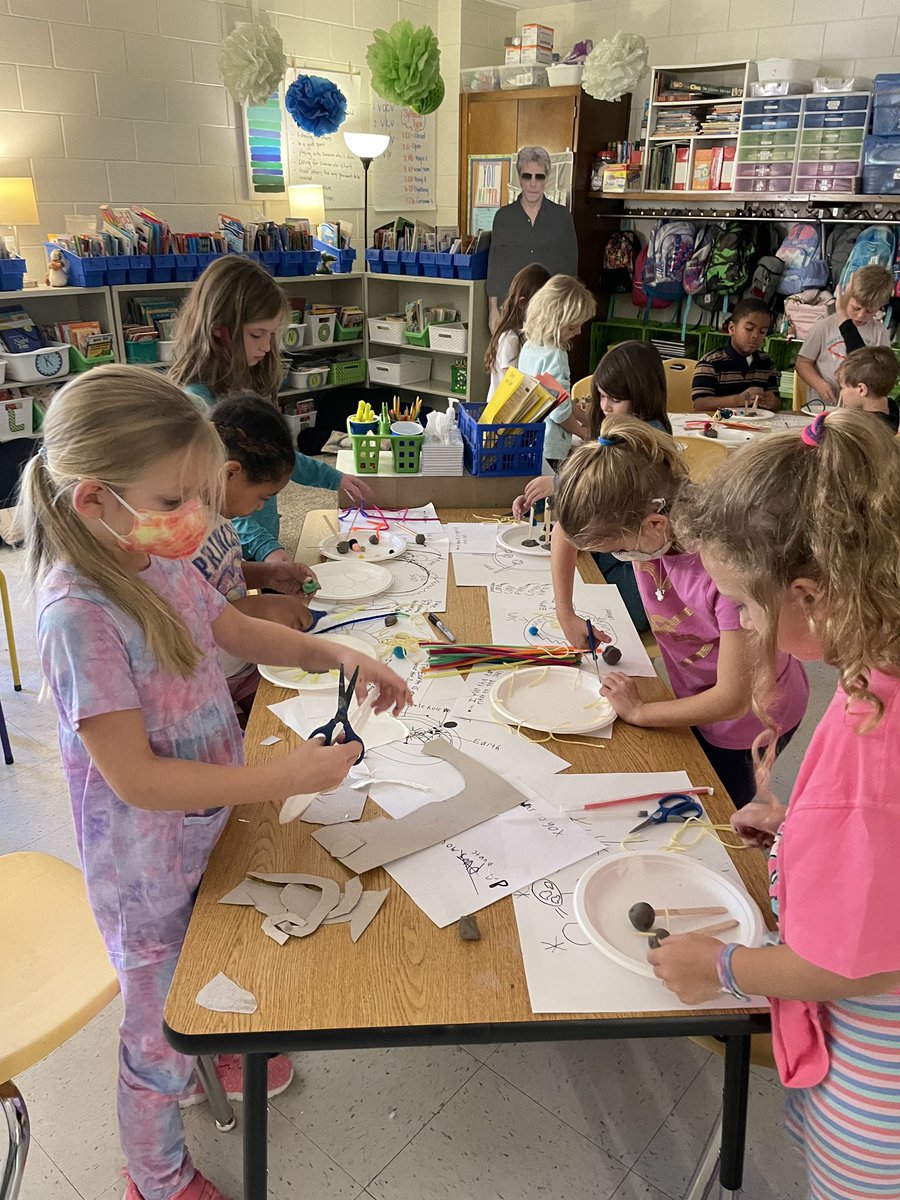 AdamsjpJulie's tweet photo. How might we design a way to show how the 🌎 orbits the ☀️ and the 🌝 orbits the 🌎? #science #designthinking @burgessmpe @rimaharp @MPE_Mustangs #mpesem @AK12DC https://t.co/Hvakeu4drn