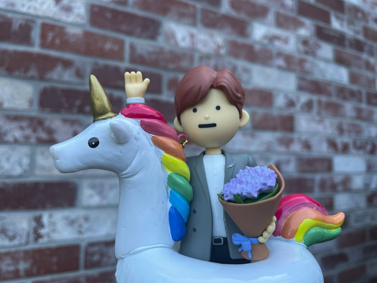 TinyYooning's tweet photo. I'm not sure why @TinySeokjining is wearing a suit or who those flowers are for, but I did manage to snap this pic as he floated by. https://t.co/ytCr7JpxQq
