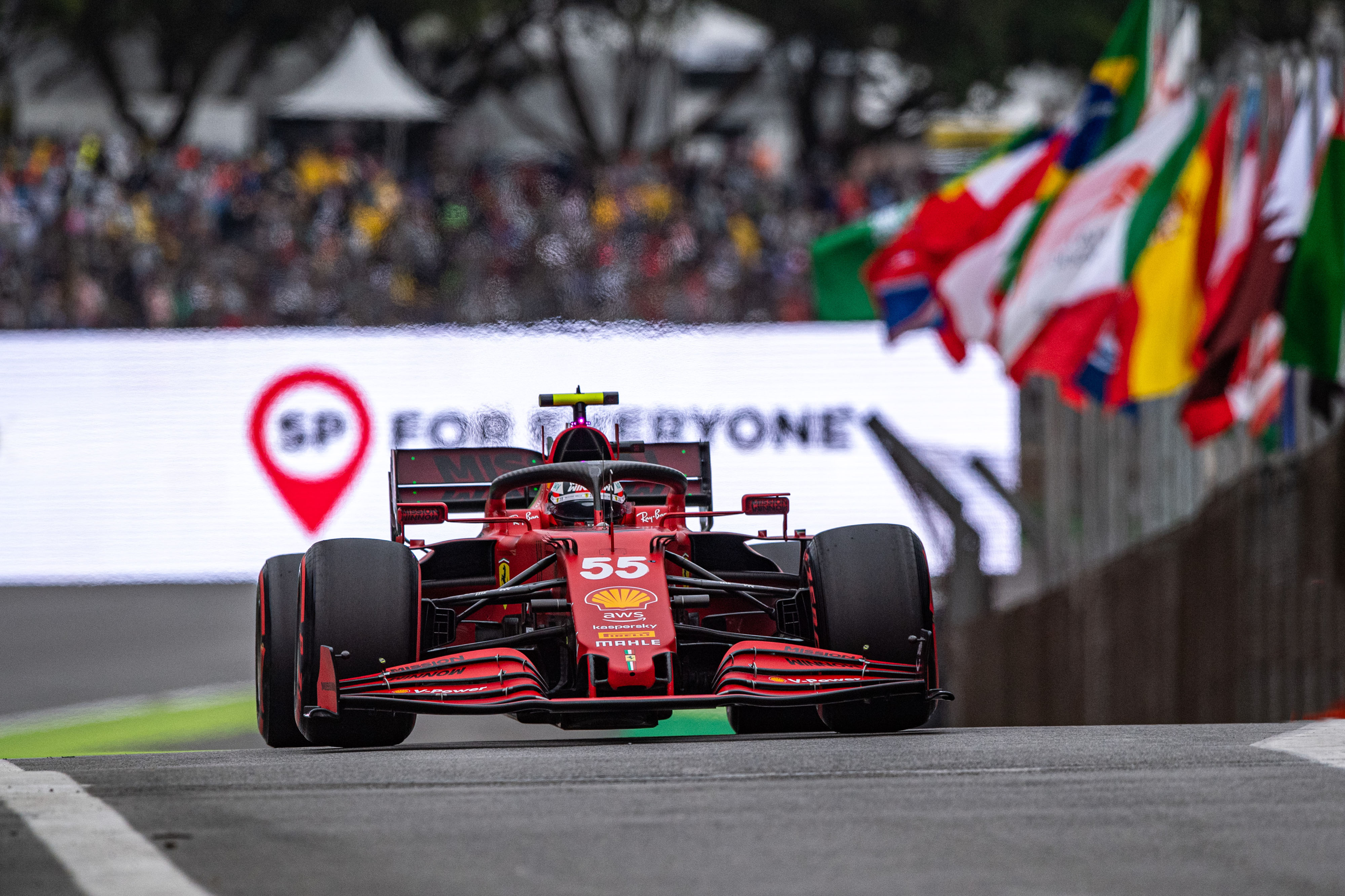 Результаты ф1 2024. F1 Mercedes 2022 Brazilian GP. Супер спринт гонки формула 1. Карлос Сайнс Бразилия 2019 MCLAREN. Обои с Сайнсом Карлом ф1 на телефон.