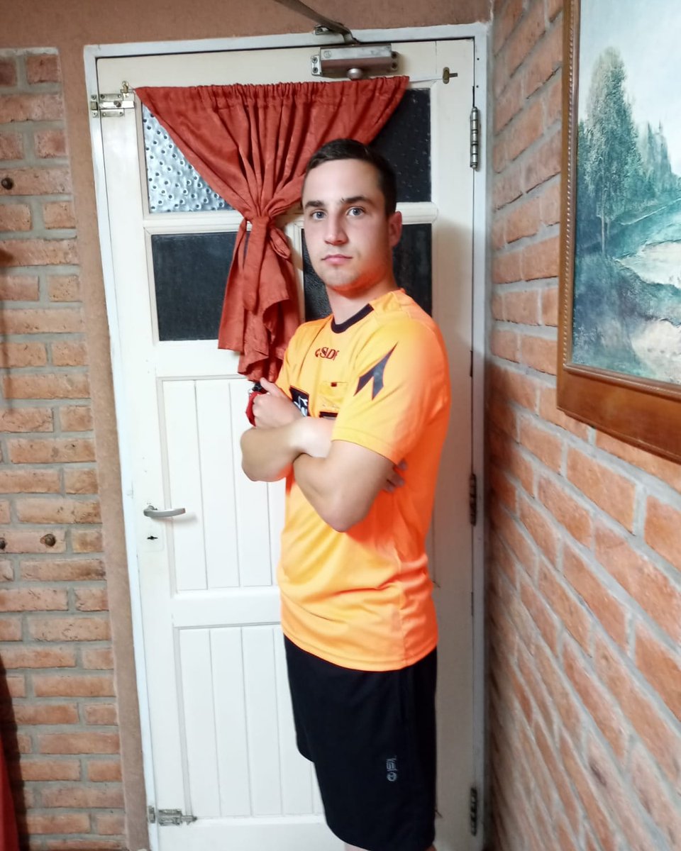 EL ELEGIDO

Camilo Trucco, de la Asociación de Árbitros del Bar de la Onelia (AABO), será el encargado de impartir justicia mañana en el evento. 

Recordemos que se caracteriza por ser un juez de hablar poco con los jugadores y sacar amarillas "muy fácil".

#Evento2°Edicion