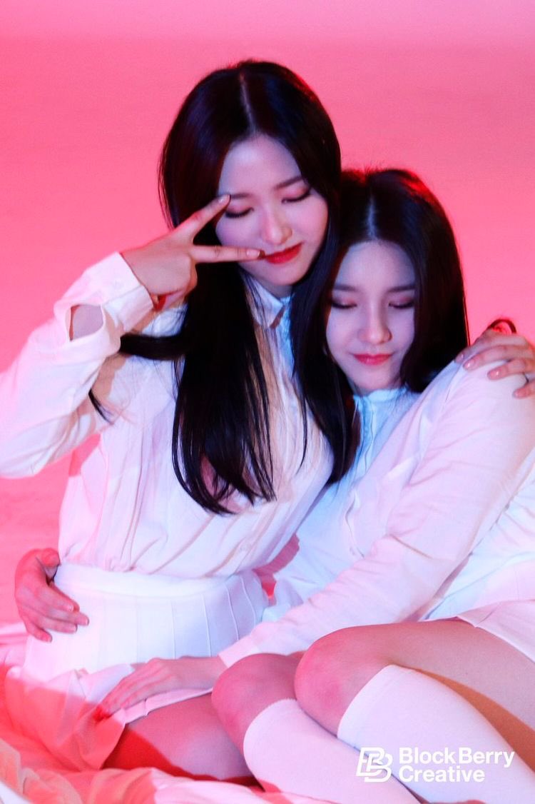 heejinoldpics's tweet photo. #희진 #HEEJIN #HappyOliviaHyeDay https://t.co/4YKKCFWmDe