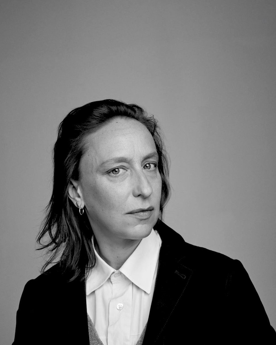 Joyeux anniversaire, votre majesté.