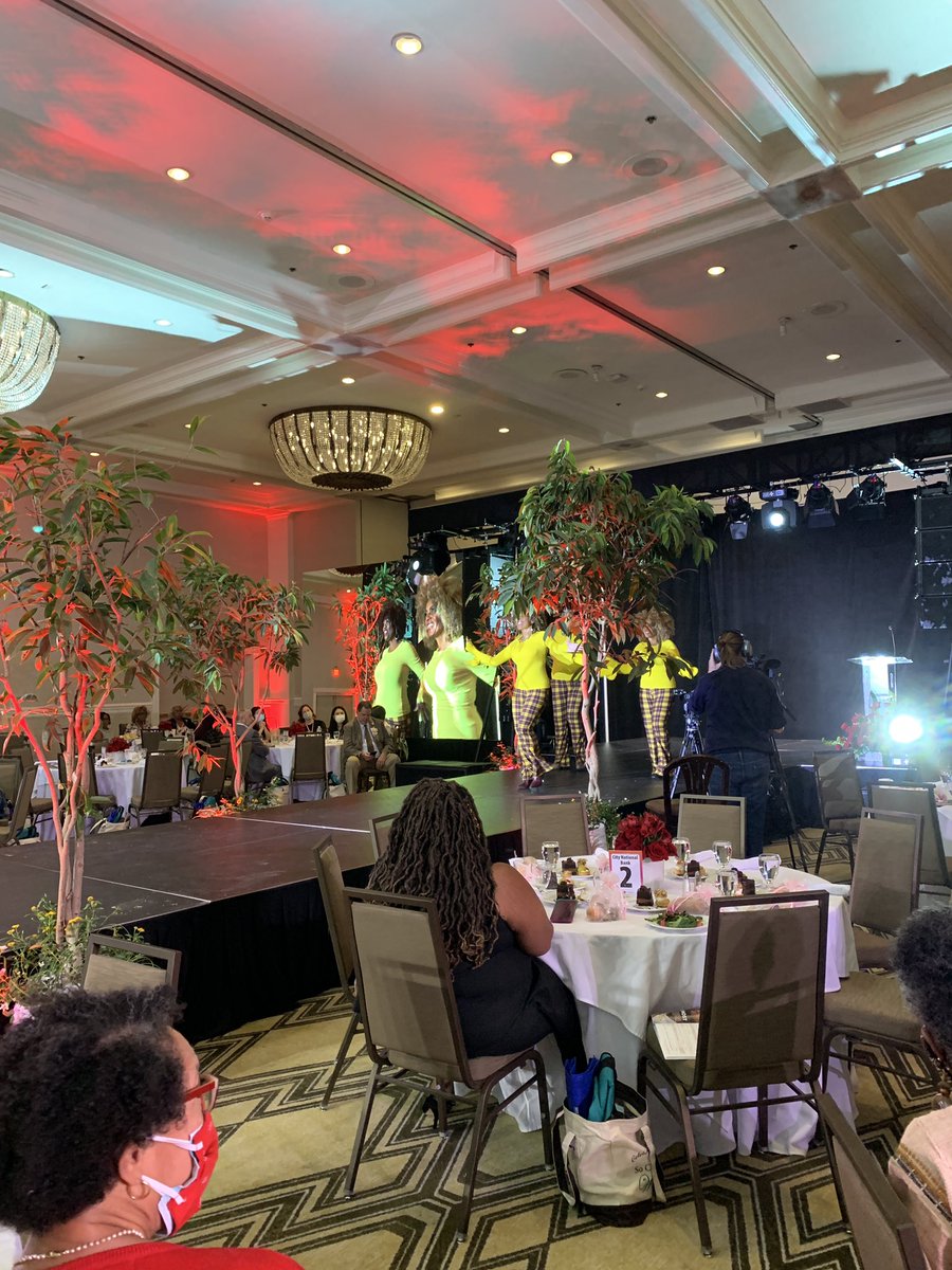 And now a special performance from “It’s Your Season” dancers!