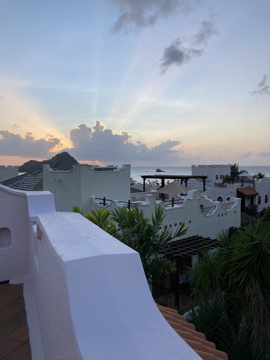 AaronSewell15's tweet photo. Now that I'm back home. Here was my view for the past week. Enjoy. #CapMaison #StLucia https://t.co/vr8LRtnc0j