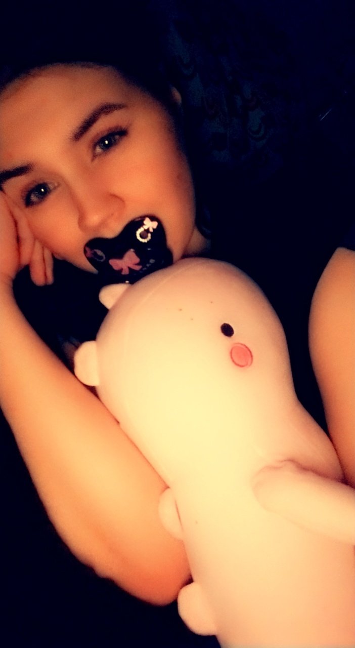 2 pic. I need a snuggle buddy tonight 😭 https://t.co/xNVWFY5j0S