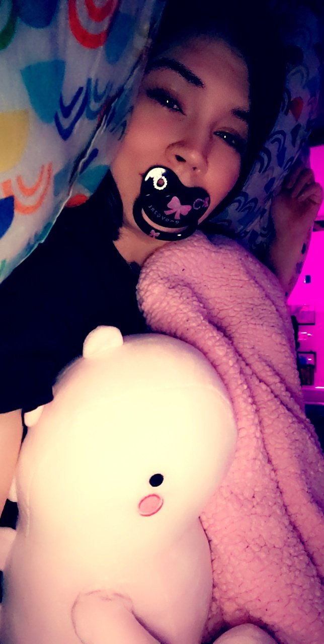 1 pic. I need a snuggle buddy tonight 😭 https://t.co/xNVWFY5j0S