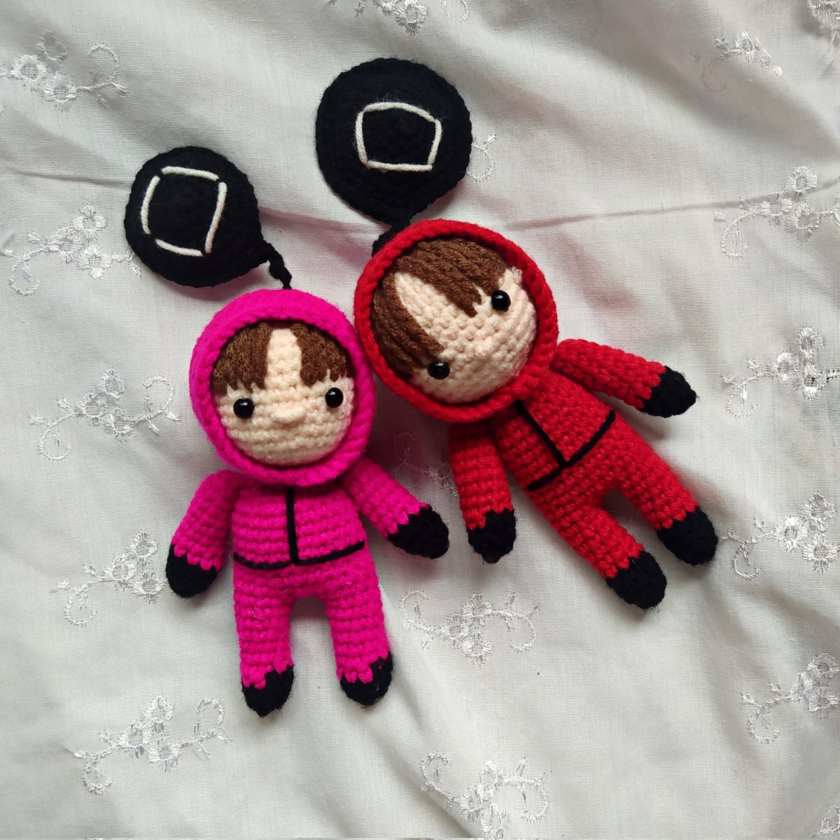 THANA_STUDIO's tweet image. เนื่องจากเราเปิดร้านใหม่
 เราเลยจะมาแจกตุ๊กตาผู้คุมเน้กๆ 1 รางวัล
- กติกาแค่รีทวิต 
สุ่มเมื่อยอดรีถึง 138 รี
ใครสนใจDmมาสอบถามเพิ่มเติมได้นะคะ
#JAEMIN #NCT #SquidGame  #ตุ๊กตา
#ของขวัญ #ตุ๊กตาถัก #NCTDREAM 
#smhalloweenparty #พวงกุญแจ #ตลาดนัดnctdream