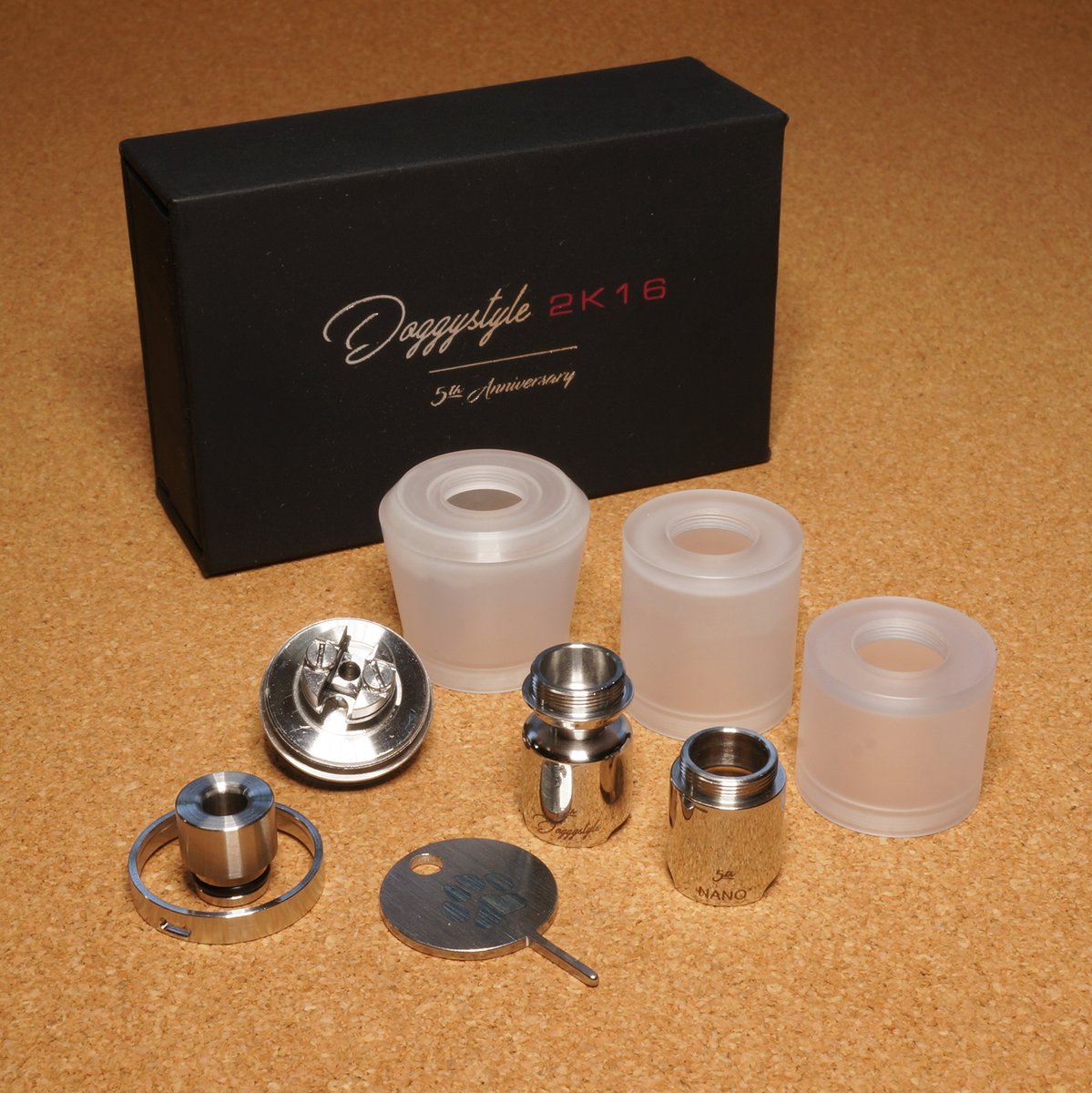 VAlphaline's tweet photo. Animodz|Doggystyle 2K16 5th Anniversary Box + Woof Tank set 入荷。国内入手困難の大人気 RTA です。使用感さえもほとんど気になる事なくコンデションは極上!その上、Woof Tank(良品)が付属しますので、お見逃し無く!😎😎😎 DM大歓迎 #Animodz #DoggyStyle #2K16 #RTA #HighEnd #Vape #vape放出 https://t.co/rnVJZ8JvPp