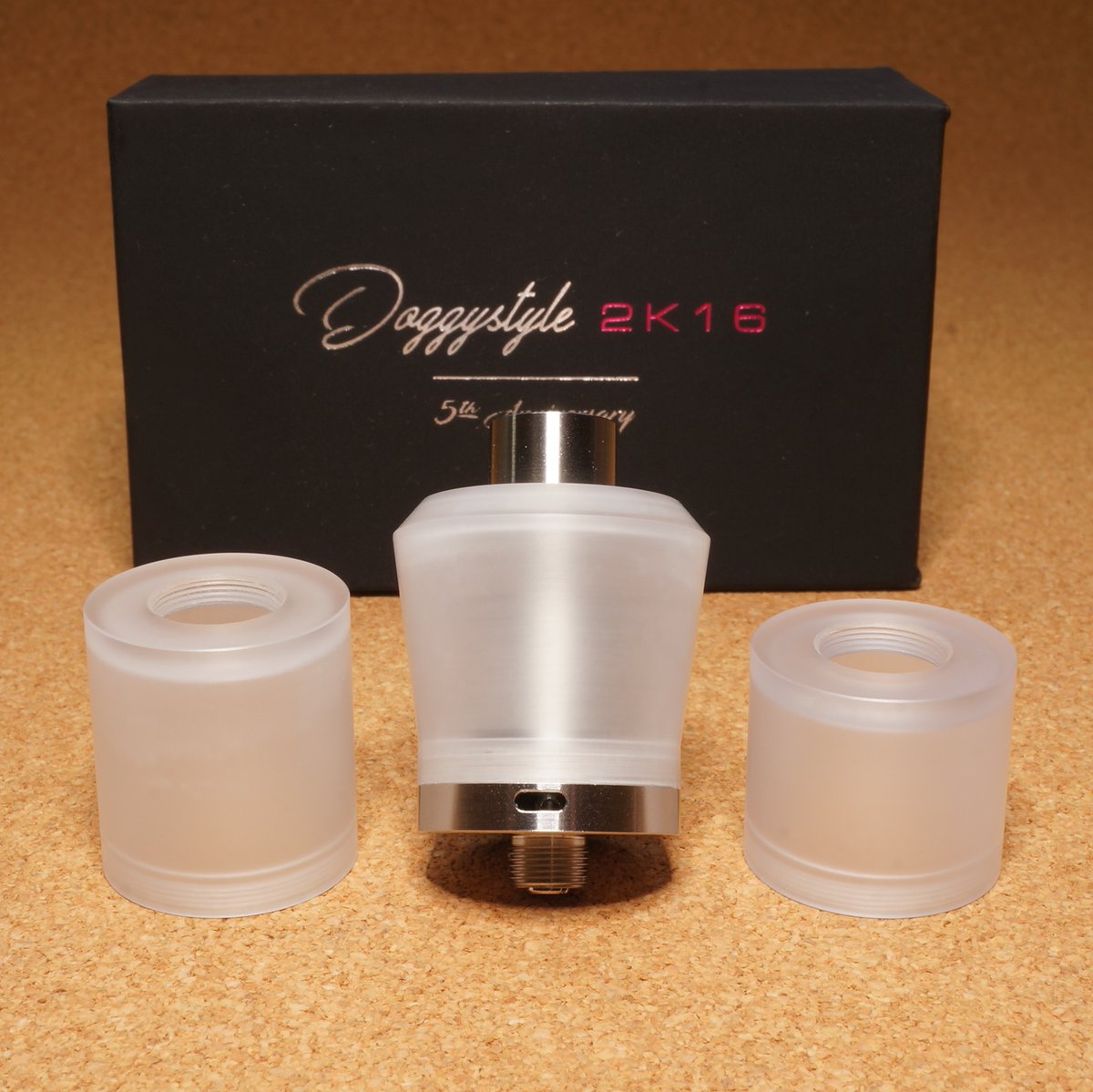 VAlphaline's tweet photo. Animodz|Doggystyle 2K16 5th Anniversary Box + Woof Tank set 入荷。国内入手困難の大人気 RTA です。使用感さえもほとんど気になる事なくコンデションは極上!その上、Woof Tank(良品)が付属しますので、お見逃し無く!😎😎😎 DM大歓迎 #Animodz #DoggyStyle #2K16 #RTA #HighEnd #Vape #vape放出 https://t.co/rnVJZ8JvPp