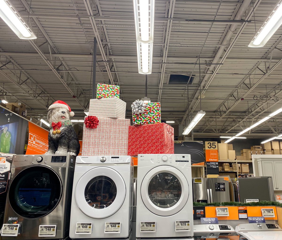 belle_foster04's tweet photo. It’s beginning to look a lot like Christmas!🎄🎁 #Ferocious4416 #DrivingD53 #Pacnorthproud @Alvarez2Joe @NorthcreekHold @JeremiahEarley https://t.co/RKagSb5xjB