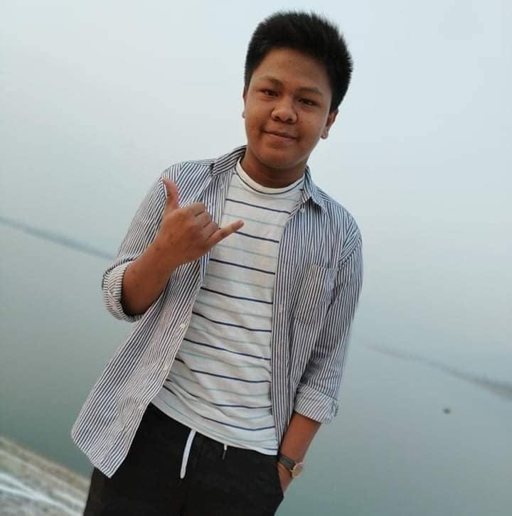 spring21MM's tweet photo. Mg Wai Thu Aung(17) was Brutally Shot Dead on Nov 10 when terrorists opened Fire on 5 youths playing games at the top of #Sakhanma village,#Natmauk Tsp while waiting for a vendor truck. Terrorists returned his body on Nov 11 &amp; buried him on the same day.
#WhatsHappeningInMyanmar https://t.co/mR3cwCsLK7
