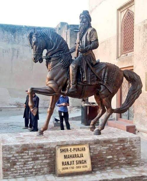 iJagdishAhirwar's tweet photo. उत्तर भारत से अंग्रेजों को दूर रखने वाले, दूरदर्शी राजनीतिज्ञ पंजाब के अंतिम शासक "शेर-ए-पंजाब" के नाम से प्रसिद्ध #महाराजा_रणजीत_सिंह जी की जयंती पर उन्हें शत् शत् नमन।

उनकी वीरता और प्रशासनिक क्षमता हर भारतीय के लिए एक प्रेरणा है।
#maharajaranjitsingh https://t.co/VZT6janxcM
