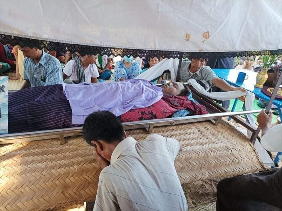 spring21MM's tweet photo. Mg Wai Thu Aung(17) was Brutally Shot Dead on Nov 10 when terrorists opened Fire on 5 youths playing games at the top of #Sakhanma village,#Natmauk Tsp while waiting for a vendor truck. Terrorists returned his body on Nov 11 &amp; buried him on the same day.
#WhatsHappeningInMyanmar https://t.co/mR3cwCsLK7