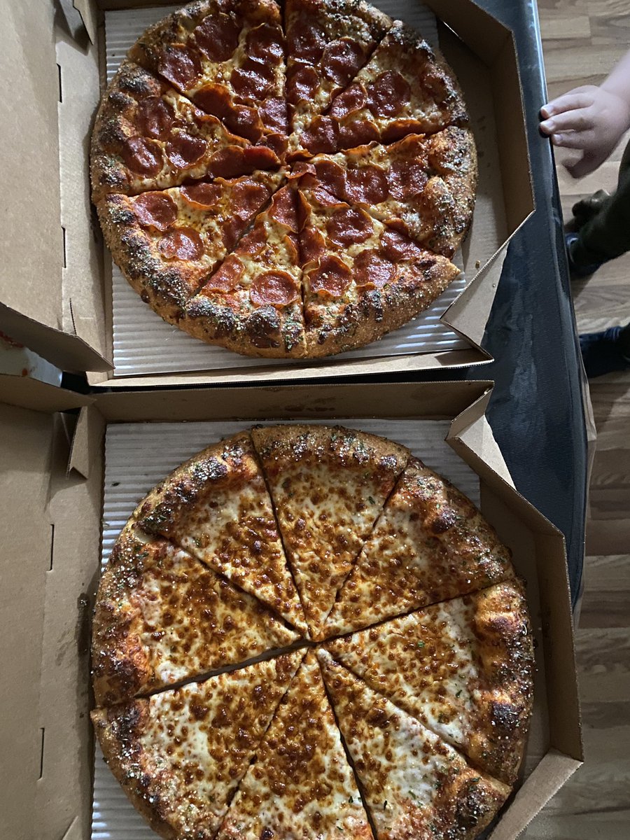 czyramae's tweet photo. Thank you @pizzahut for making it right ! 😇 https://t.co/IkF6K57D3p