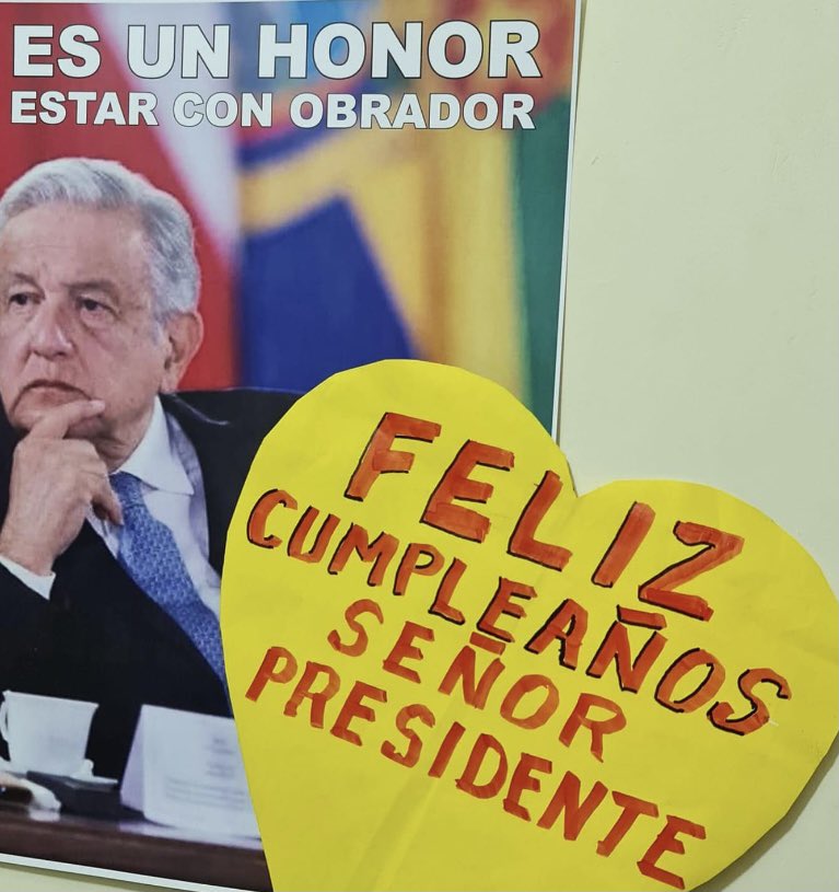 chioreya's tweet photo. Amor con amor se paga, muchas felicidades y larga vida para nuestro muy digno y honorable presidente @lopezobrador_ #AMLOlujodepresidente ❤️🙏🏻🇲🇽🛍🎈🎂🍰🧁🛍🎁🎈🎊🎉 https://t.co/yfCpynnufZ
