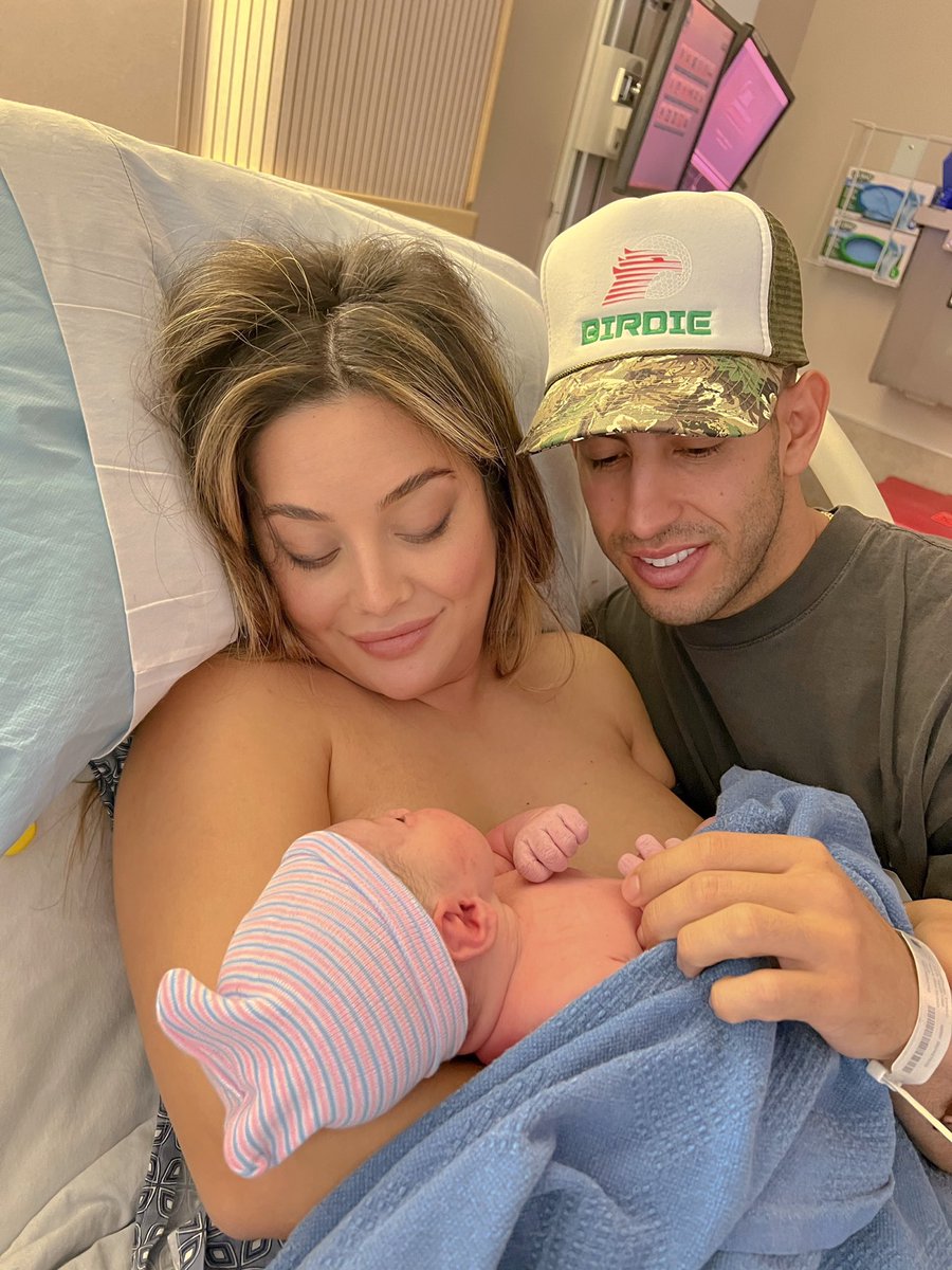 erkagonzalez's tweet photo. Welcome to the world Miss Harlow Jean Gonzalez. Born 11/11/21 7lbs 12oz 🤎✨🥺🥲 https://t.co/cGk1L7ynY6