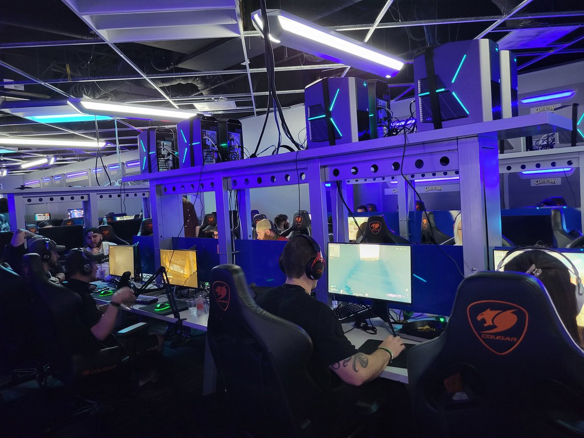 streamerloot_co's tweet photo. If you aren't at the tournament... you're missing out!! https://t.co/yJpyQiMZXT