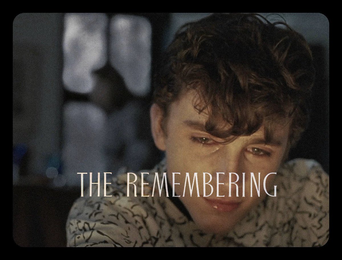cmbynupdates's tweet photo. call me by your name (2017) as all too well: the short film (2021) https://t.co/13Q97rsKFx