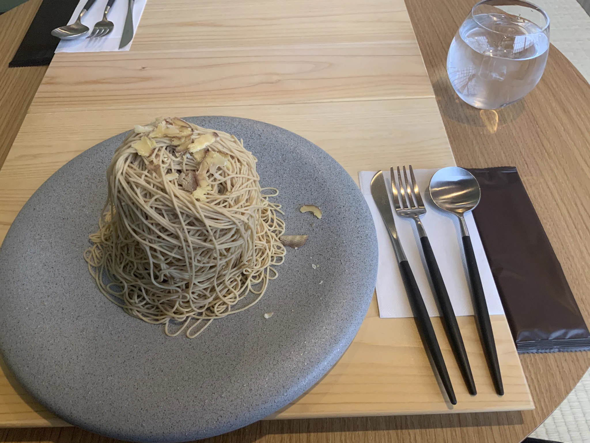 地元にモンブラン専門店ができた！？予想外の売り方をしていたwww