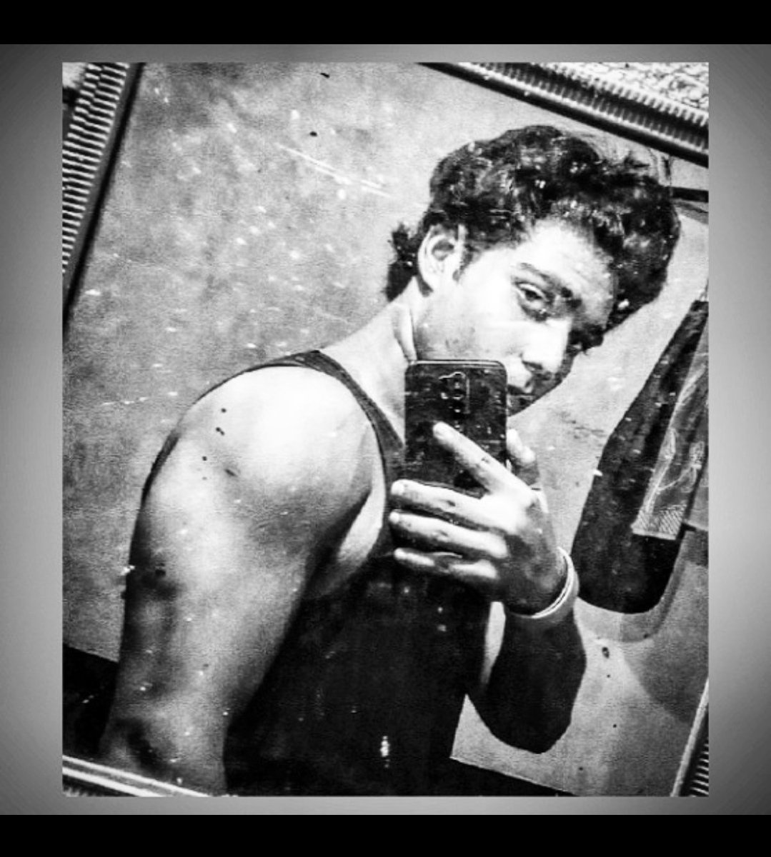 RahulDa24317257's tweet photo. Sweat now glow later. ๐ช
@premiumbusiness
#MartialArts @VidyutJammwal #ITrainLikeVidyutJammwal
#TrueZiddi @MuscleBlaze #ZiddiDontWait #countryboy #Kalaripayattu @adah_sharma @vidyut_parashvi @AlifiyahHaji @VaishaliJadon @VidyutsPayal #Yoga @VidyutJammwalFC @ShivaleekaO @PriyaBh06184550 https://t.co/09C4V4DC4k