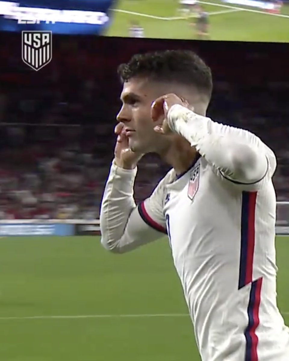 ESPNFC's tweet image. THE USMNT WINS 2-0 AND OVERTAKES MEXICO FOR FIRST PLACE IN CONCACAF WORLD CUP QUALIFYING 🙌