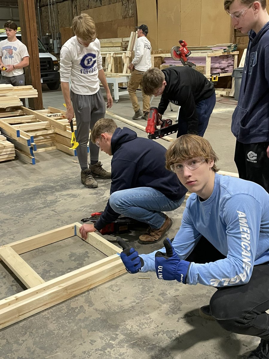 CP_Habitat's tweet photo. A great build today!! Nice job, and way to brave the cold to get to work! https://t.co/JdGRqnPqrm