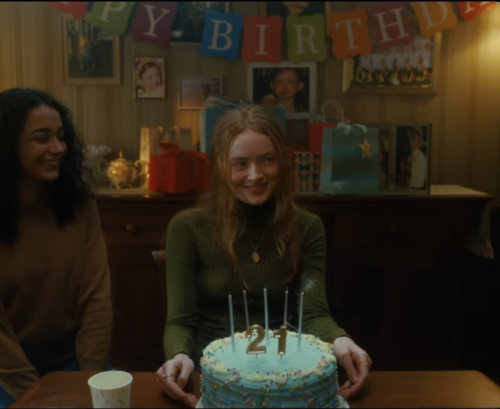 missameritana's tweet photo. can we talk about how beautiful the acting is in #AllTooWellTheShortFilm? taylor is such a creative human and an amazing director, she really knew what she was doing when she casted sadie and dylan. they both portrayed the emotions behind this song so well. #RedTaylorsVersion https://t.co/a7pK0tuK3X