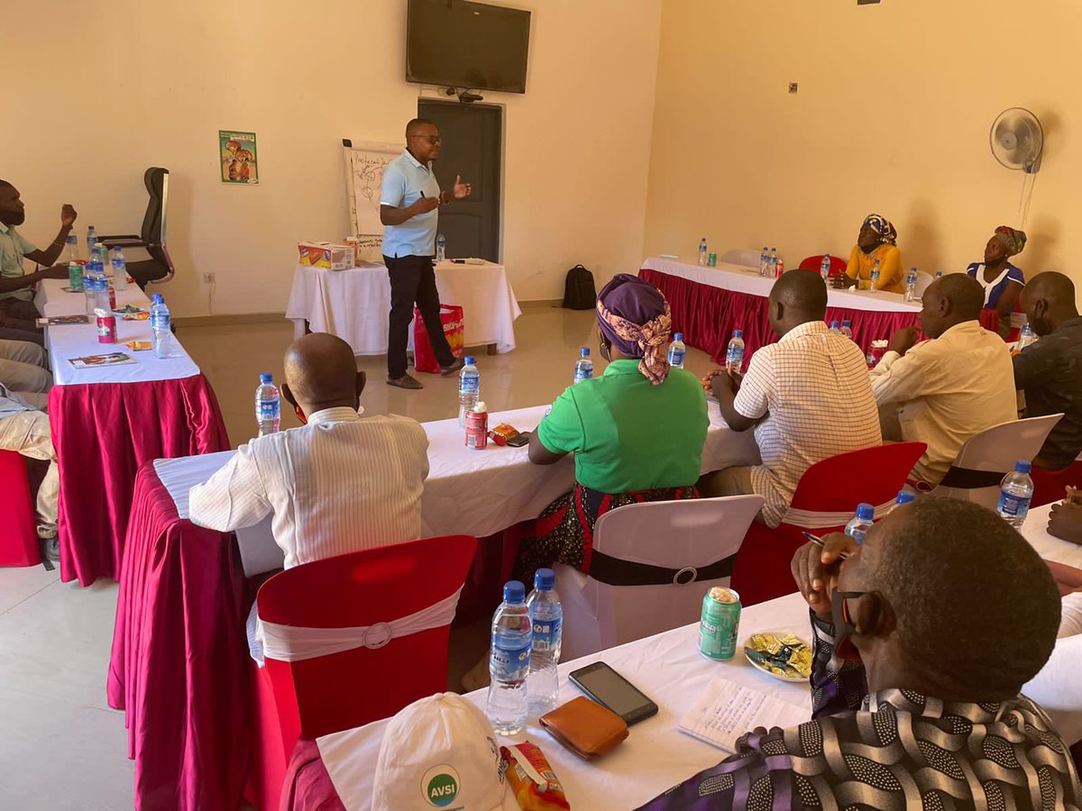 HugoReichenb's tweet photo. Bringing #protection closer to the community is 🔑 in face of growing protection needs! This week @ProtectionClust continued its dialogue on #PrioritizingProtection and PSEA in Montepuez with 39 community leaders of 11 IDP sites 🙆🏾‍♂️🙆🏽‍♀️ So far, 4 Cabo Delgado districts covered 📈 https://t.co/gh9m7Hahx5