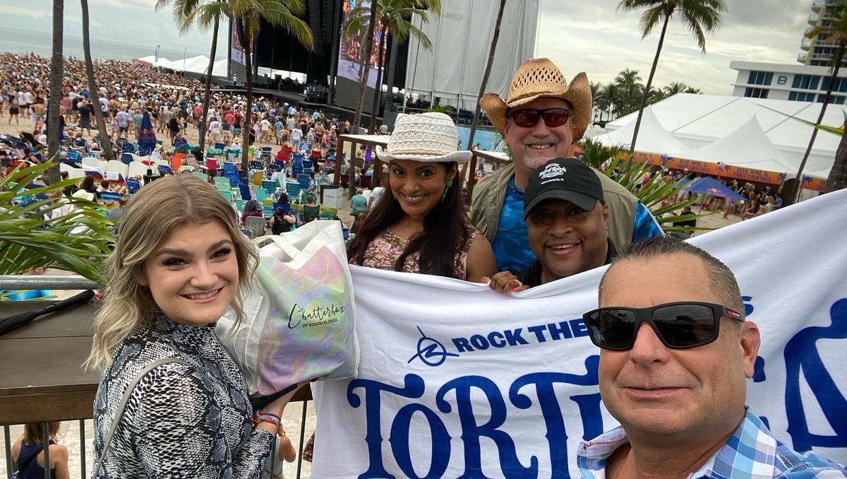 MOBILEMIKE_'s tweet photo. #MobileMike @tortugamusicfestival #TortugaMusicFestival #SoMuchFun #PromotingTheFuture #TGIF #AreYouReady #LiveMusicIsBack https://t.co/E2gKRbl9hU