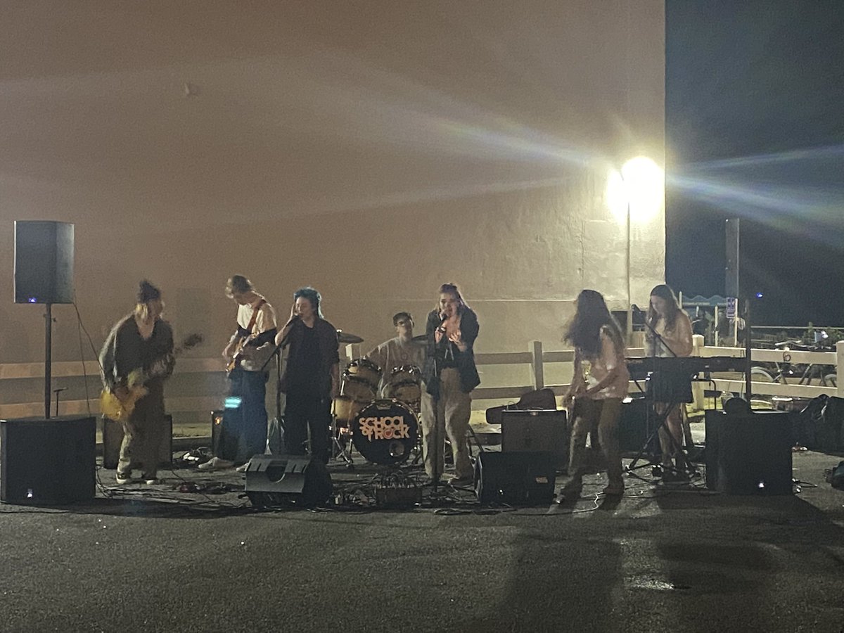 LearnwithLawver's tweet photo. Thanks so much to @schoolofrockv1b for performing at the @WTCookeSchool Turkey Trot!! @CongerCasey https://t.co/ZCEaJe0alY