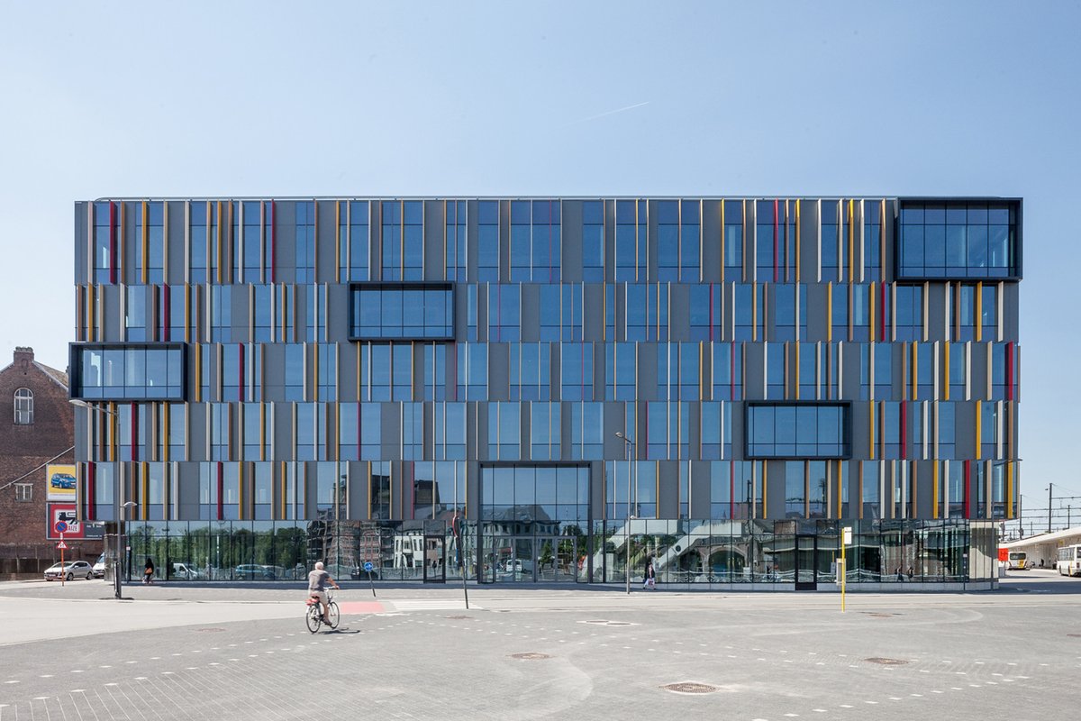 DonnetaCraneRE's tweet photo. In this photo, it's hard to tell what's part of the #building and what's not. #structures  https://t.co/i4GIh12dsn https://t.co/jLzmDMC8Rg