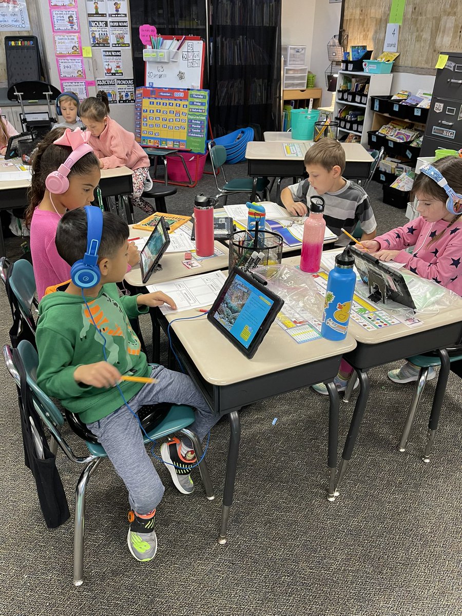 AnnieLoree2's tweet photo. Look at these serious researchers gathering facts about a favorite animal!  🐆🦬🐘🦒 #informativewriting @oldunionES @Carrollisd https://t.co/gK0j0441WR
