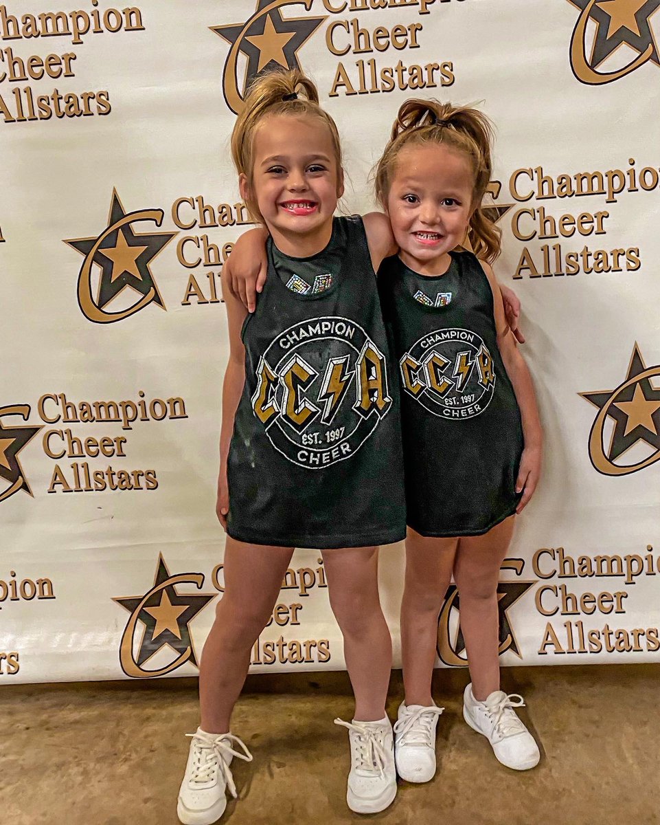 lacierivers29's tweet photo. These girls are DYNAMITE 🧨 #championcheer https://t.co/zuBelfFMz8