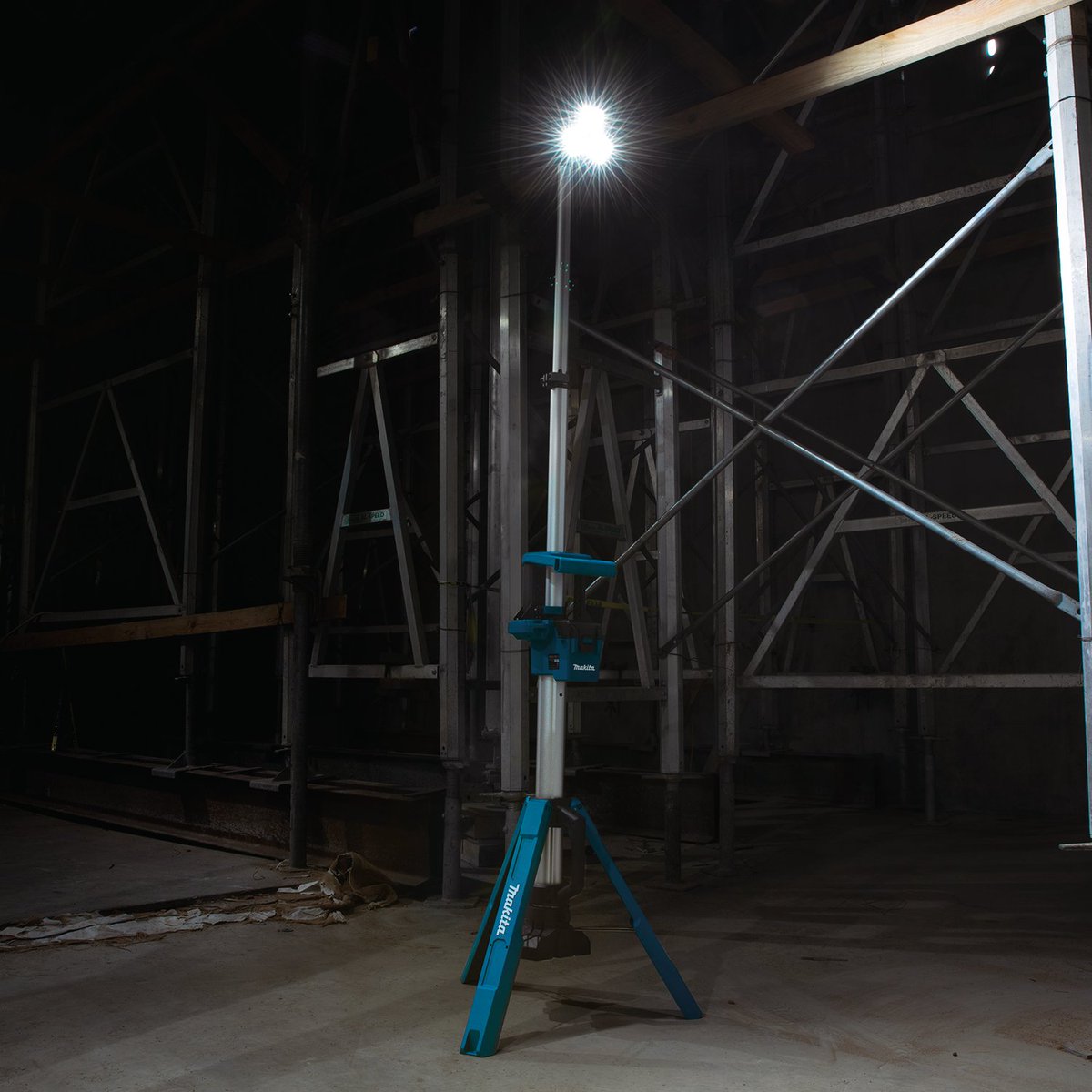 MakitaTools's tweet photo. The tall 18V LXT Tower Work Light (DML813) features an adjustable head that rotates 220-degrees vertically and pivots 230-degrees horizontally to provide light around the job site.
https://t.co/Khfgdl3ObJ
#makitausa #makitatools #towerlight #lighting #jobsitelighting #worklight https://t.co/pAFSiyz6xj